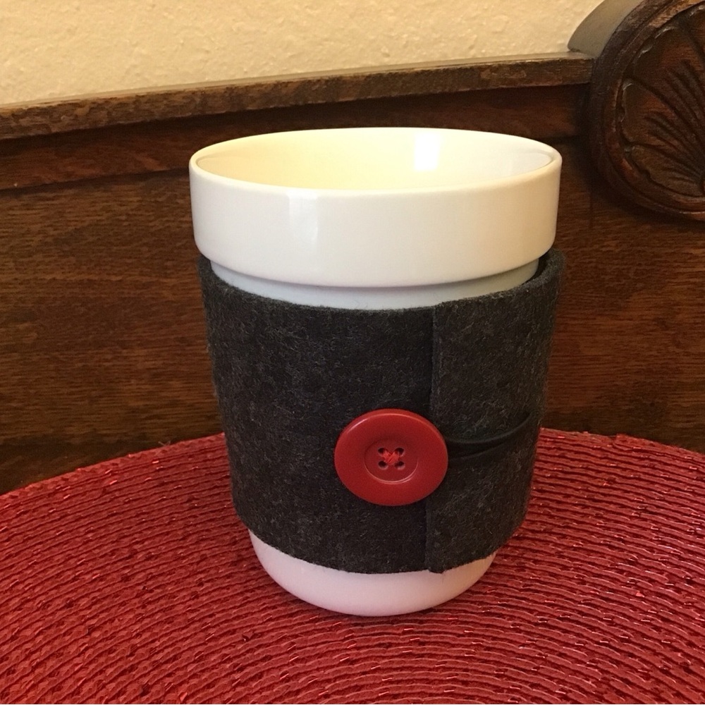 2010 Starbucks 14oz Mug With Sleeve